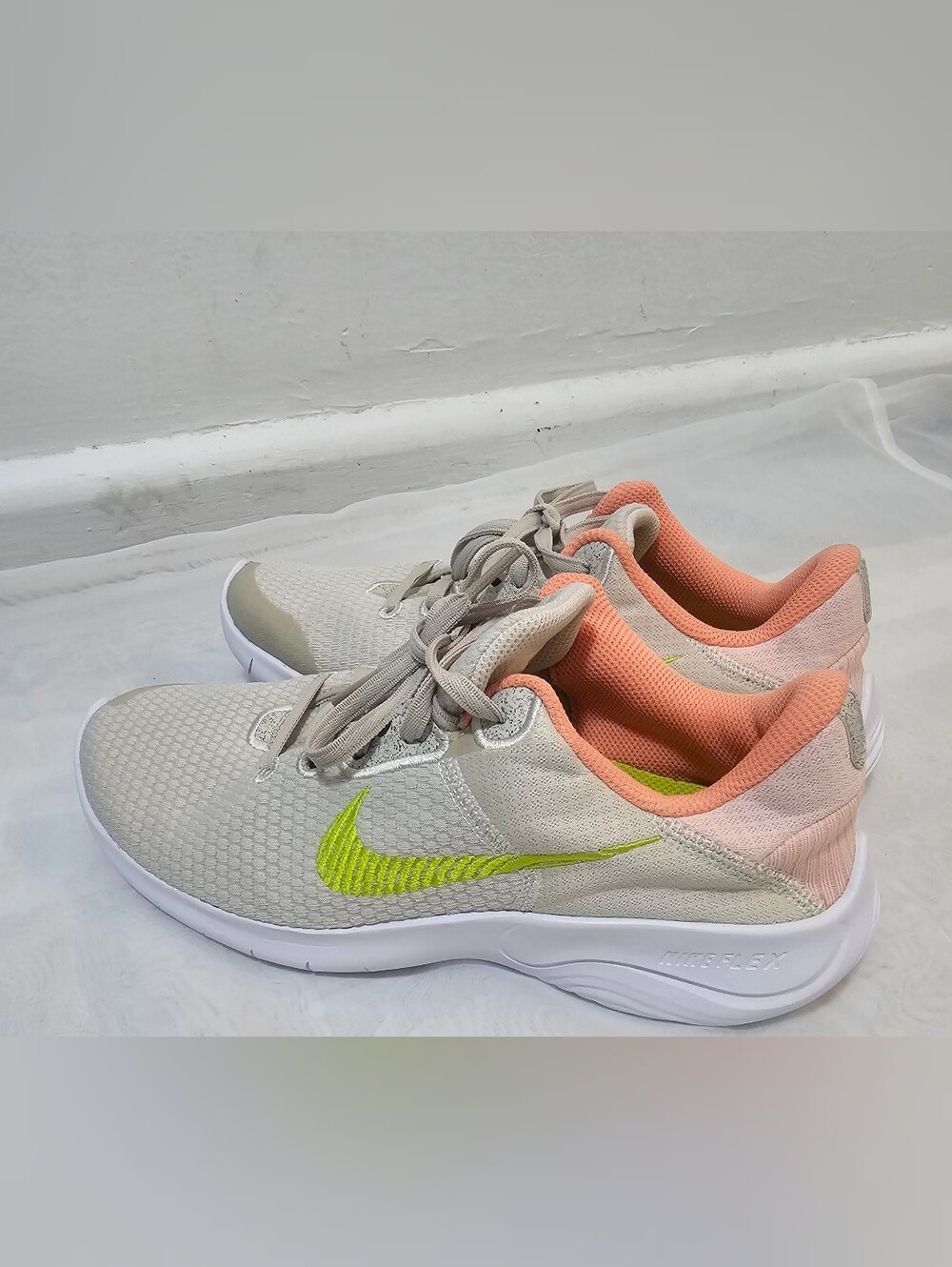 Nike Flex Experience Run 11 Light Bone/Atomic Green DD9283-004 Size US 8 /UK 5.5